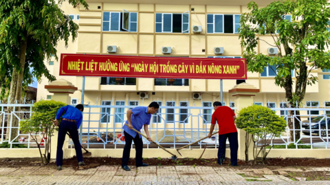 Phát động Tết trồng cây nhân kỷ niệm 132 năm ngày sinh Chủ tịch Hồ Chí Minh.